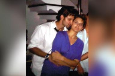 Pic shows Hrithik, Kangana being intimate Pic shows Hrithik, Kangana being intimate