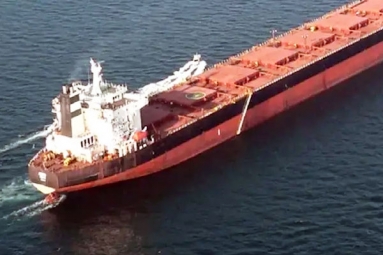 Iran Tanker Carrying 600,000 Barrels Signals Gujarat Port
