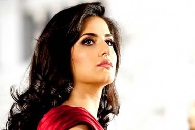 Katrina considers moving back to her old abode },{
