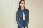 Nargis Fakhri hot in green, Ritesh Deshmukh, nargis fakhri asked to pin up her dress, Uday chopra