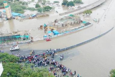 Record Rainfall In Chennai Paralyzes Life, Hammers Rescue Operations