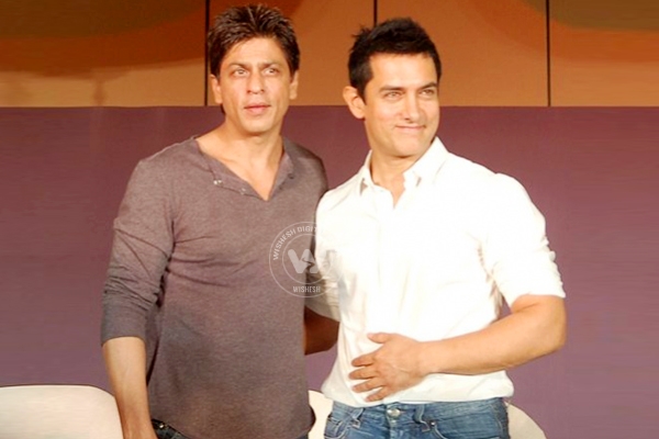 What&#039;s brewing between Aamir Khan, Shah Rukh Khan?},{What&#039;s brewing between Aamir Khan, Shah Rukh Khan?