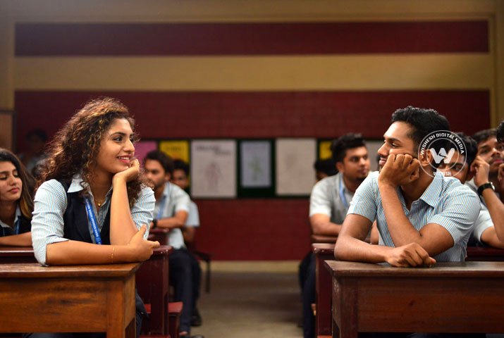 /media/k2/galleries/69956/Oru-Adaar-Love-04
