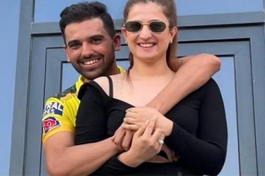 Viral: Deepak Chahar Proposes to his Girlfriend