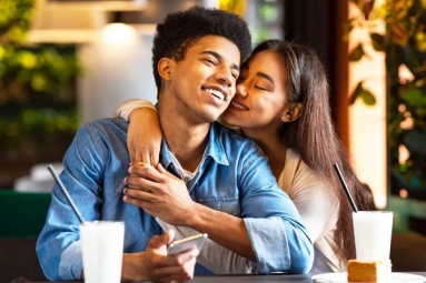 All about Groundhogging, a Dating Trend